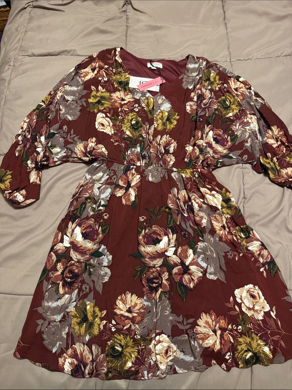 ANDRÉE BY UNIT Burgundy Floral V-Neck Dress